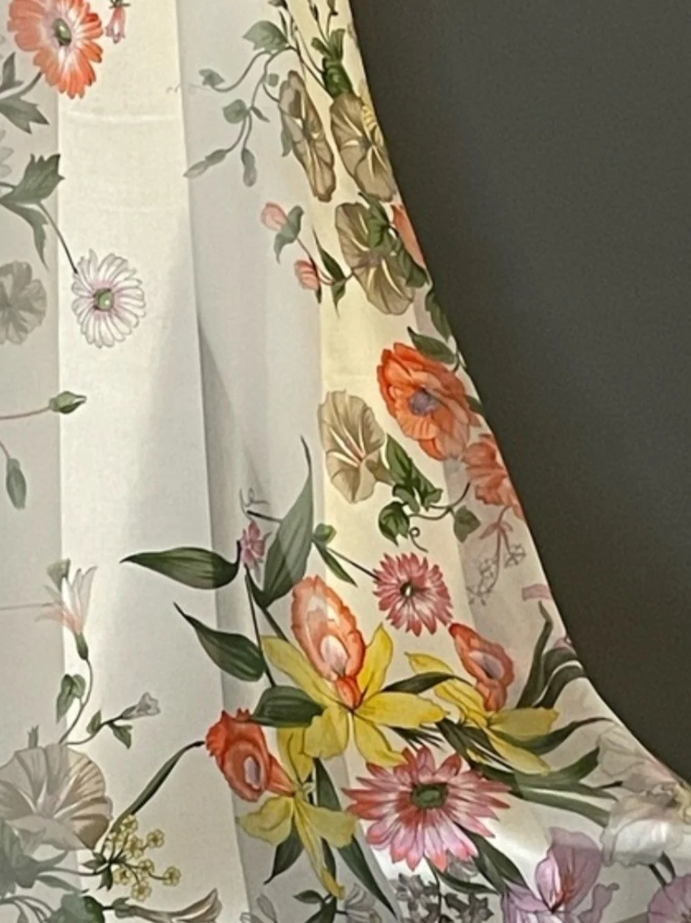 Valentino Garavani Silk Floral Scarf 34 Inches Sq EUC - Picture 9 of 10